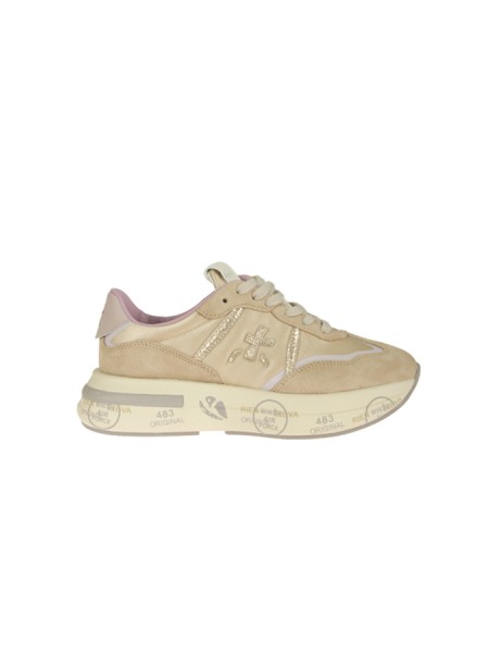 Calzature sneaker realizzata in pelle e camoscio con inserti in pelle suola gomma