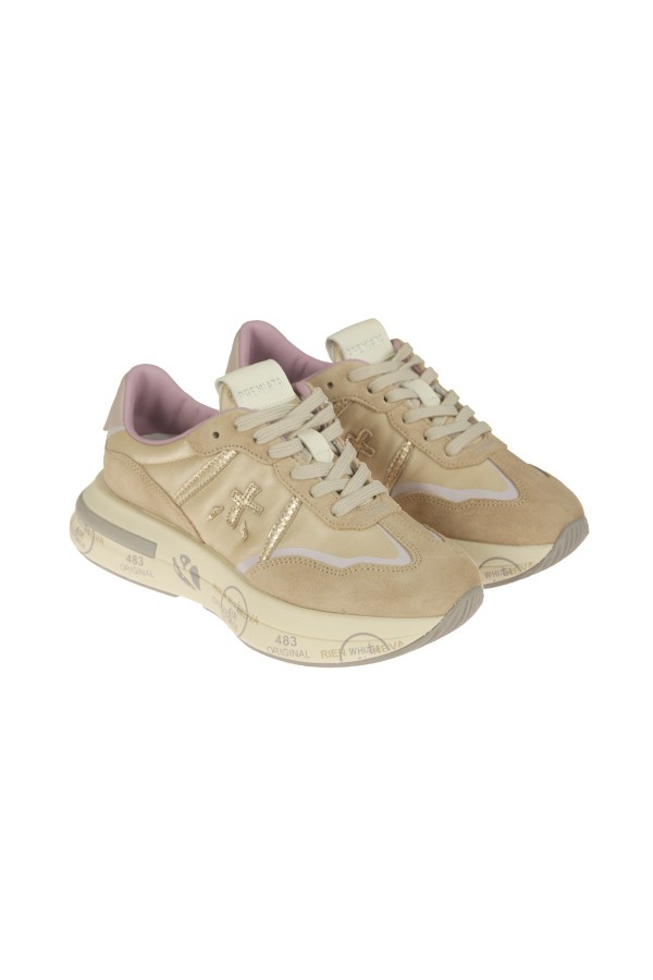 Calzature sneaker realizzata in pelle e camoscio con inserti in pelle suola gomma