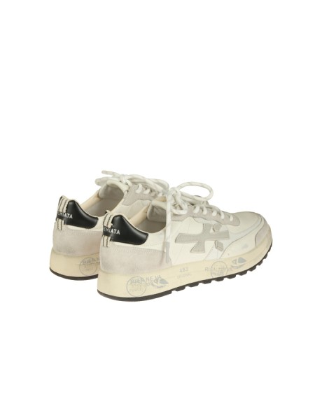 Calzature sneaker realizzata in pelle con dettagli in suede