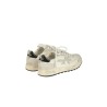 Calzature sneaker realizzata in pelle con dettagli in suede