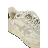 Calzature sneaker realizzata in pelle con dettagli in suede