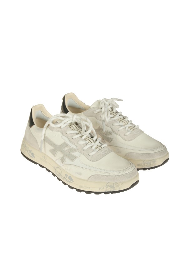 Calzature sneaker realizzata in pelle con dettagli in suede