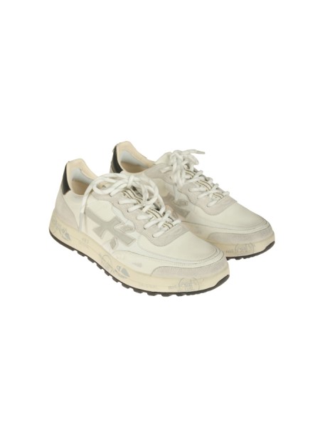 Calzature sneaker realizzata in pelle con dettagli in suede