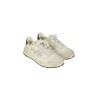 Calzature sneaker realizzata in pelle con dettagli in suede