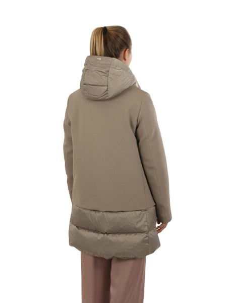 Down jacket HERNO with a medium shape with hood and quilted bottom 100%pl 90%down jacket 10%feather