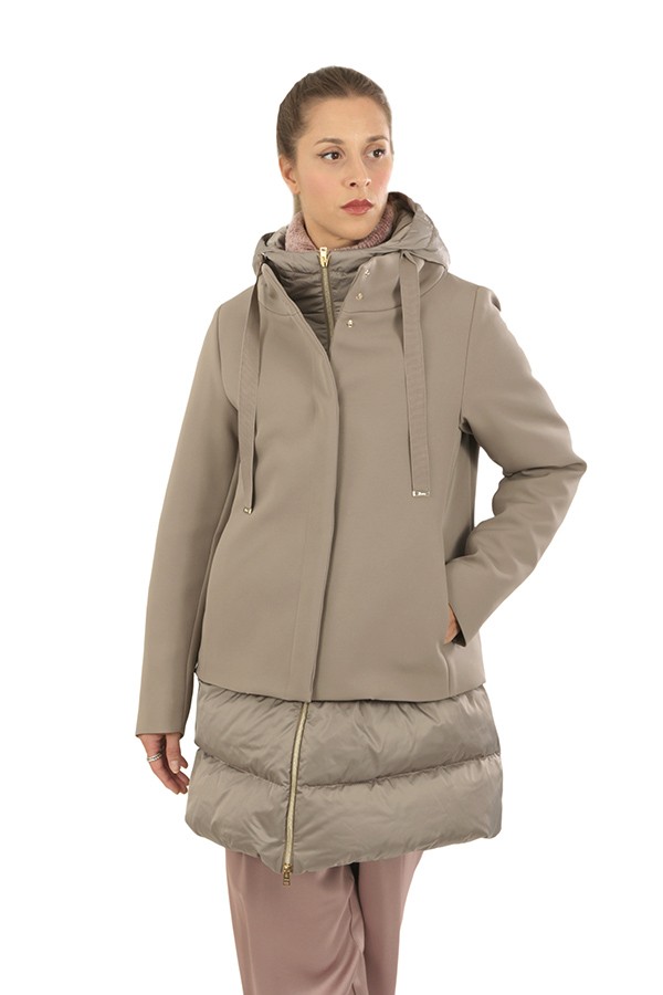 Down jacket HERNO with a medium shape with hood and quilted bottom 100%pl 90%down jacket 10%feather