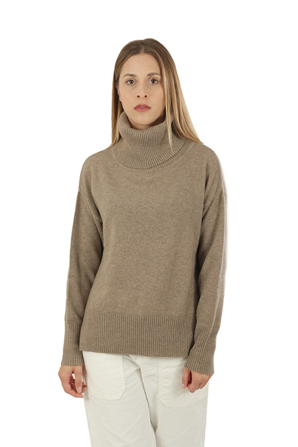 Natural BE YOU turtleneck sweater