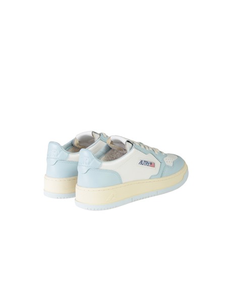 Two-tone AUTRY Medalist Low Sneakers White Light Blue