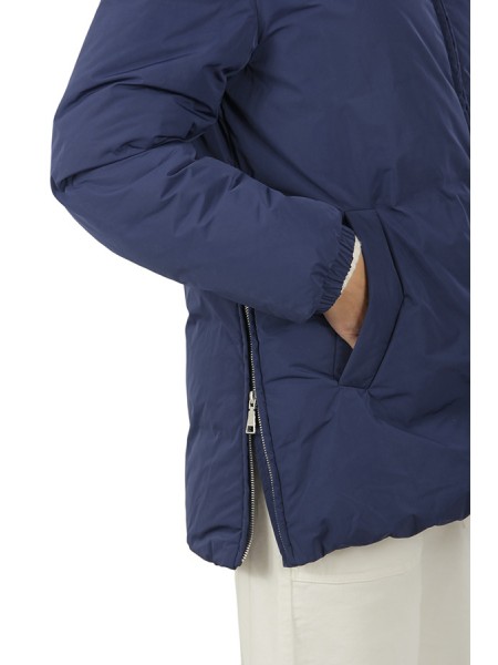 Clothing down paddingzip closure, flap pockets, side slits with zip, internal mobile phone pocket, suspenders