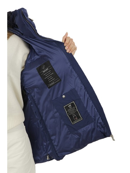 Clothing down paddingzip closure, flap pockets, side slits with zip, internal mobile phone pocket, suspenders