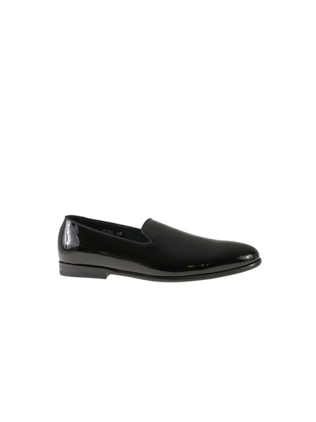 Doucal's moccasin in black patent leather