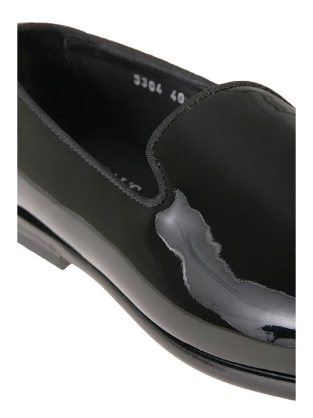 Doucal's moccasin in black patent leather