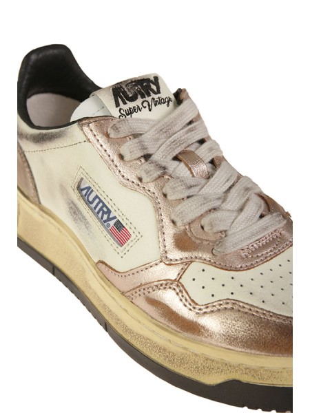 Autry Medalist Low Super Vintage Sneaker In Metallic Rose Leather